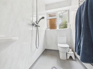 Shower room- click for photo gallery
